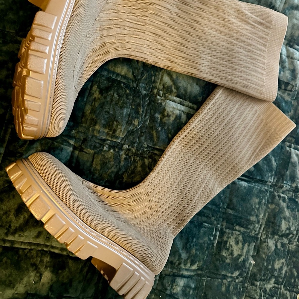 Green Platform Shoes with Chunky Sole and Rugged Tread